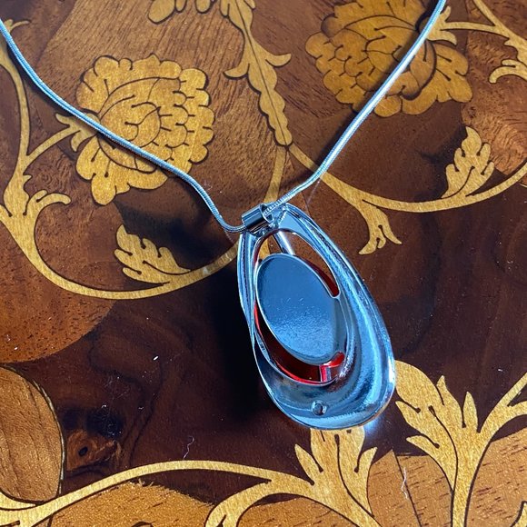 Blood Red and Silver Pendant Necklace - Picture 5 of 9